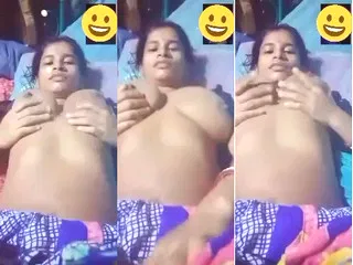 Desi Bhabhi Shows her Boobs and pussy