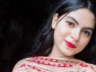 Beautiful GF Showing Boobs Pussy