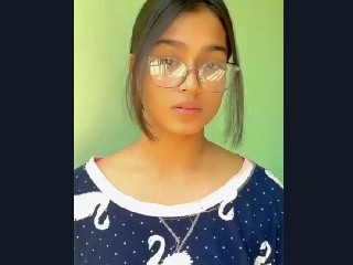 Desi girl making video for lover