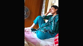 Horny Aunty Captured And Fucking 3 Clip