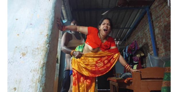 तमिल देहाती वाइफ की गांड़ चोदा पड़ोसी मर्द घर आकर