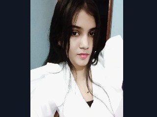 Cute Babe Showing Boobs Pussy