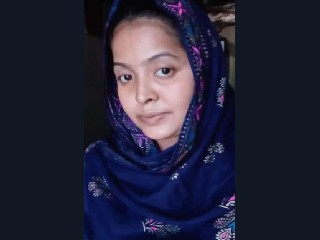 Beautiful Bhabi Showing Lover