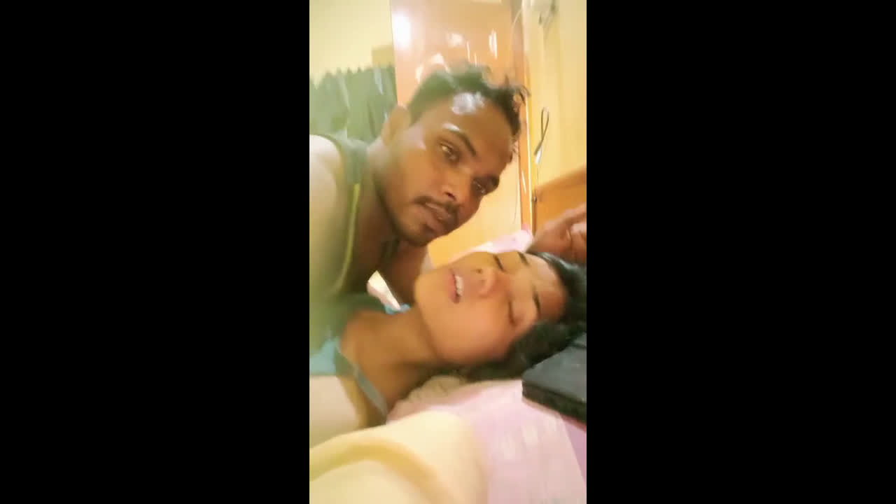 Bangladeshi Couple Fuck in Bedroom