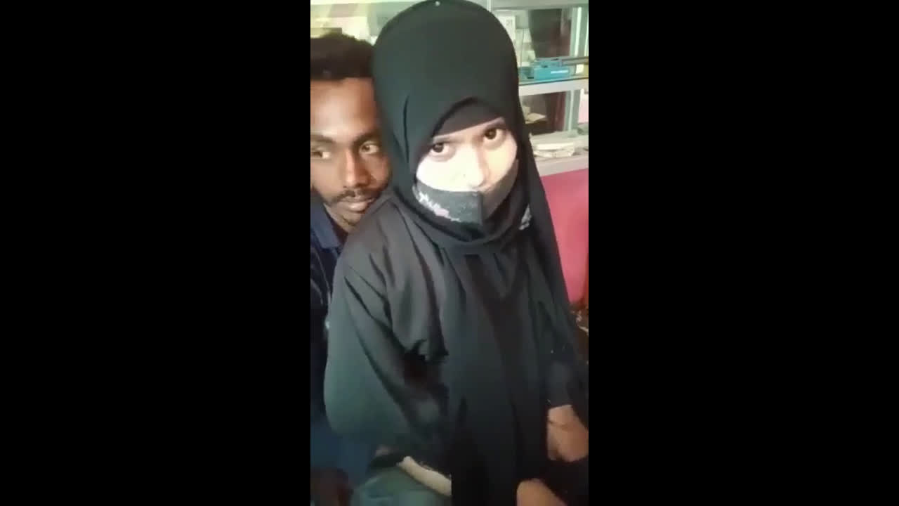 Bangladeshi Hijabi Burkha Girl Fuck in Shop