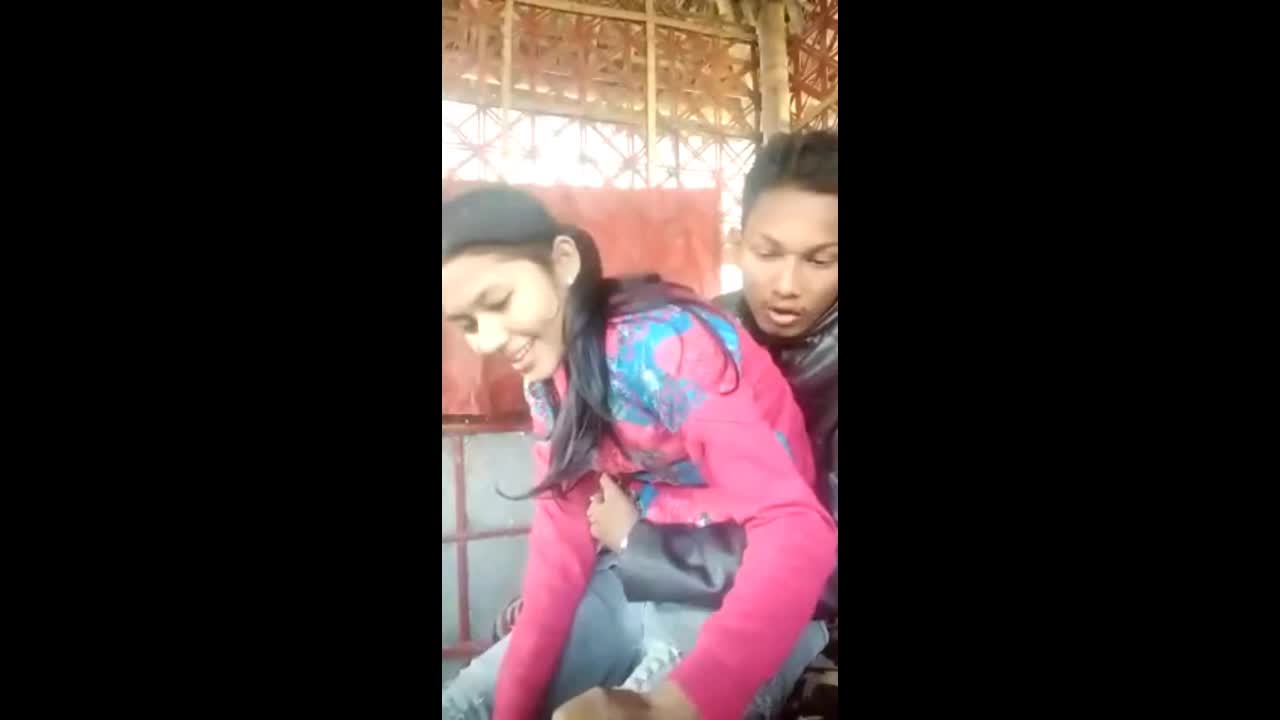 Indian lovers caught trying first sex outdoor