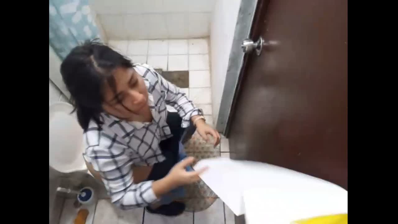 MILF huge Naked Ass captured by spycam in toilet