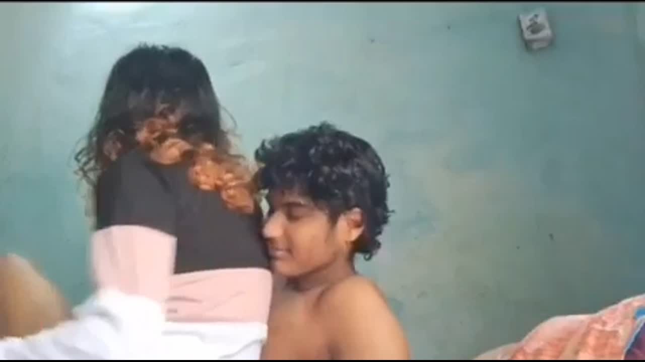Sexy College Girlfriend Foreplay And Riding Lover