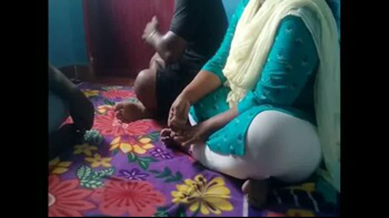Tamil Aunty Fucking Hubbys Friend at Home