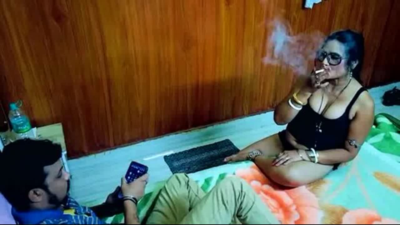 Smoking Hot Bhabi fucked Friend