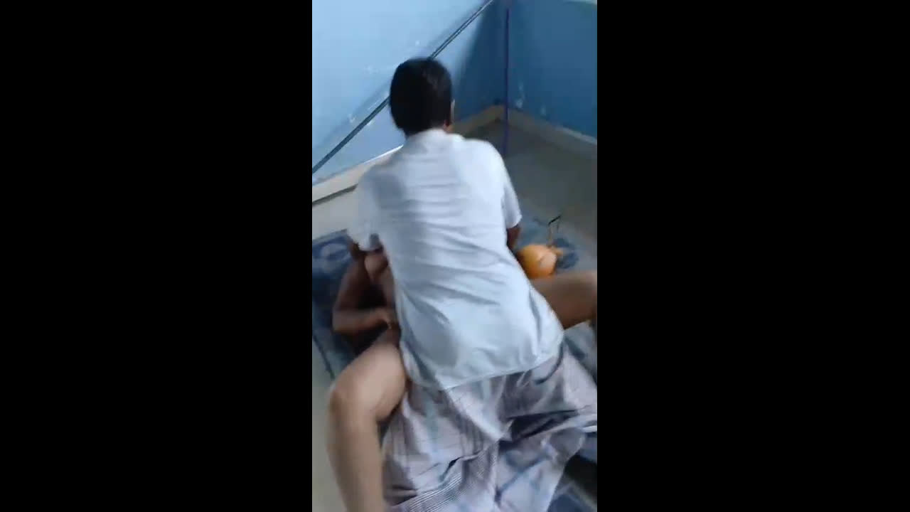 Lonely mallu wife boobs sucking and fucking