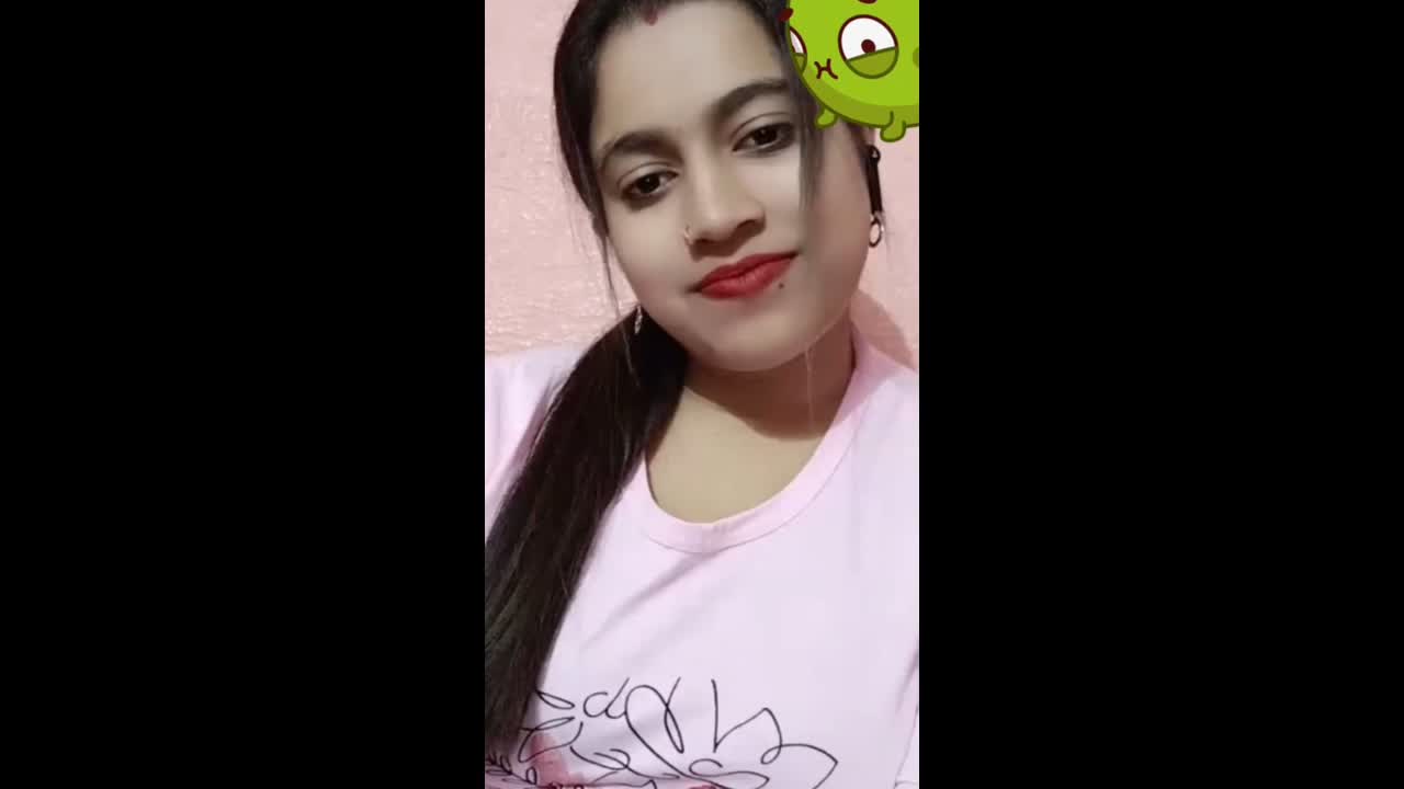 Beautiful Bengali Boudi Showing And Fingering On Vc