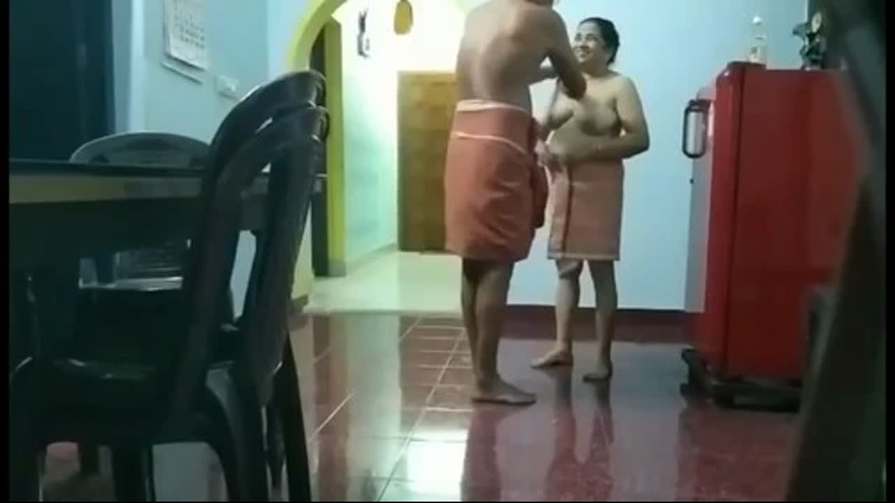 Mallu Aunty Uncle Oil massage uncle try to fuck