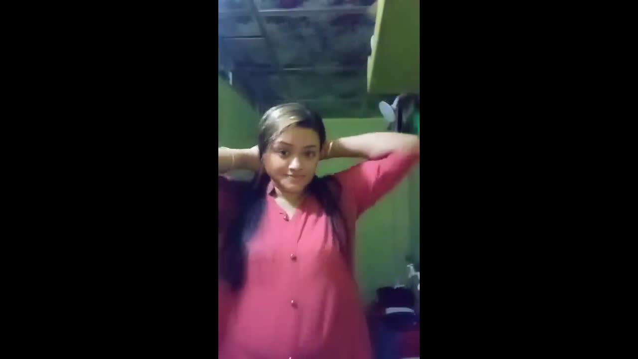 Chubby Mal bhabhi showing