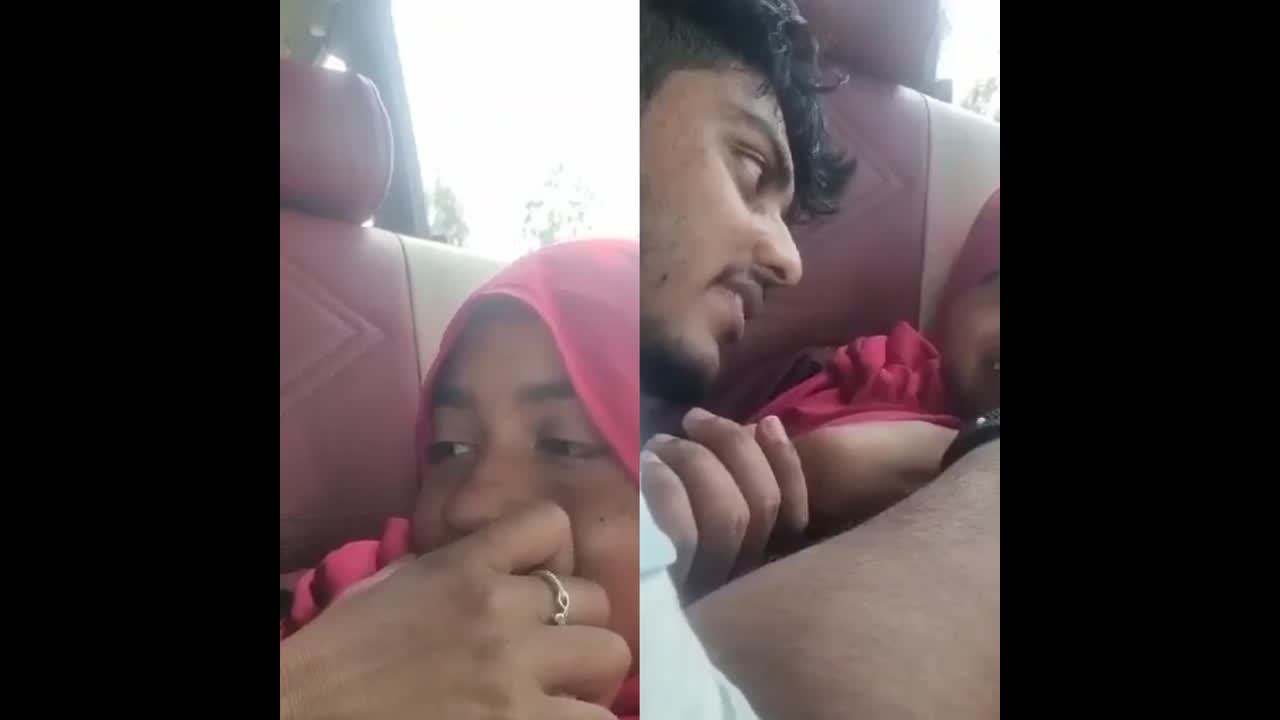 Hijabi Cute Girlfriend Boobs Sucked By BF